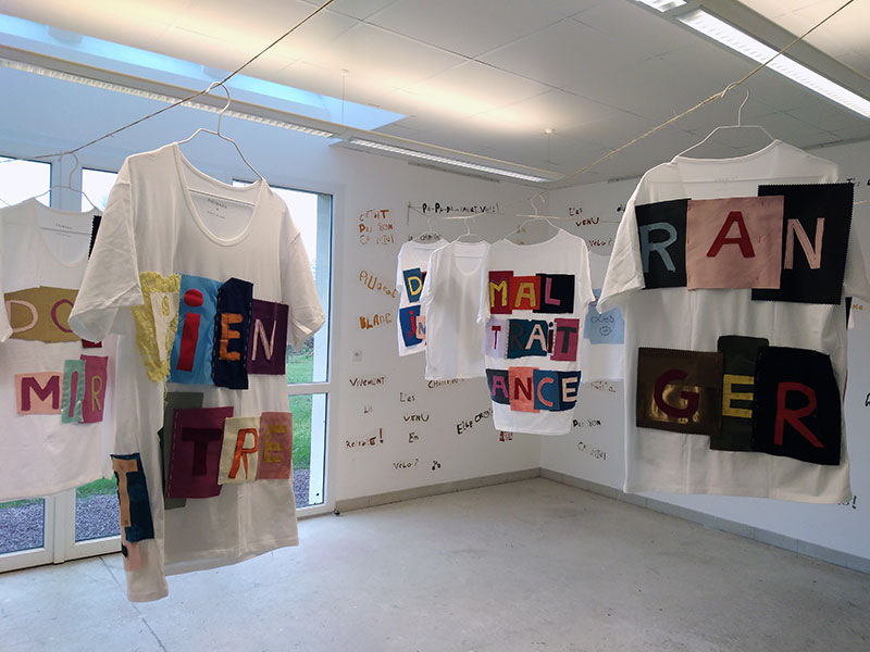 Tee-shirt avec patchwork de mots