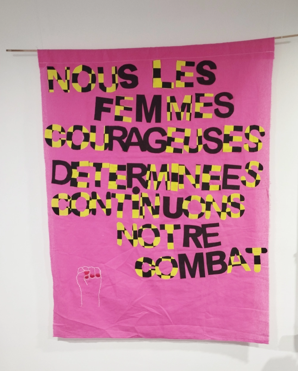 Travail de collage et broderie sur tissu Travail de collage et broderie sur tissu