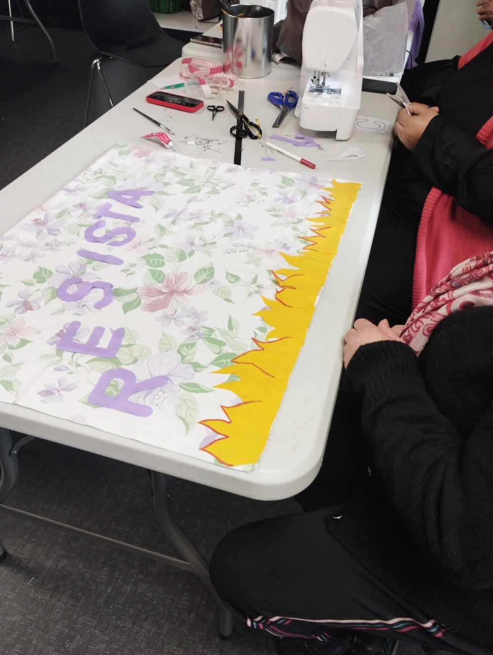 Travail de collage et broderie sur tissu Travail de collage et broderie sur tissu