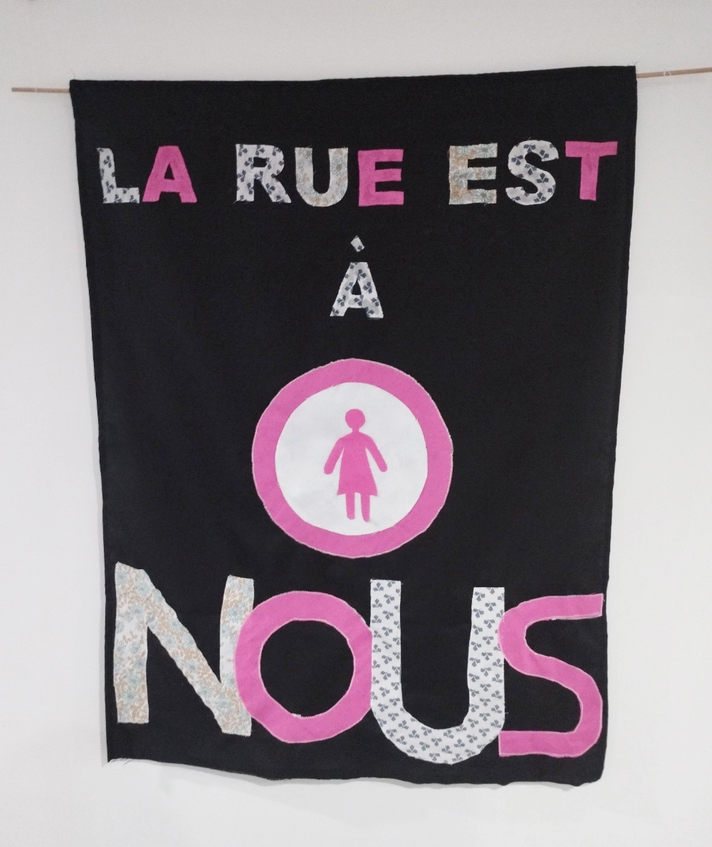 Travail de collage et broderie sur tissu Travail de collage et broderie sur tissu