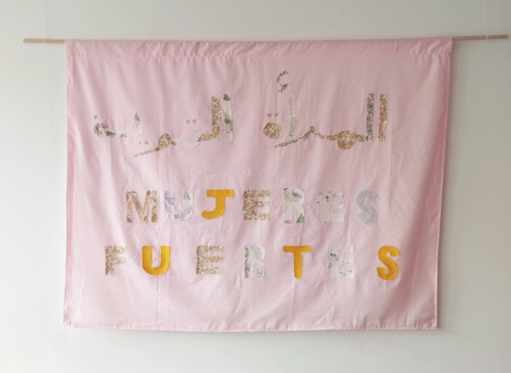 Travail de collage et broderie sur tissu Travail de collage et broderie sur tissu