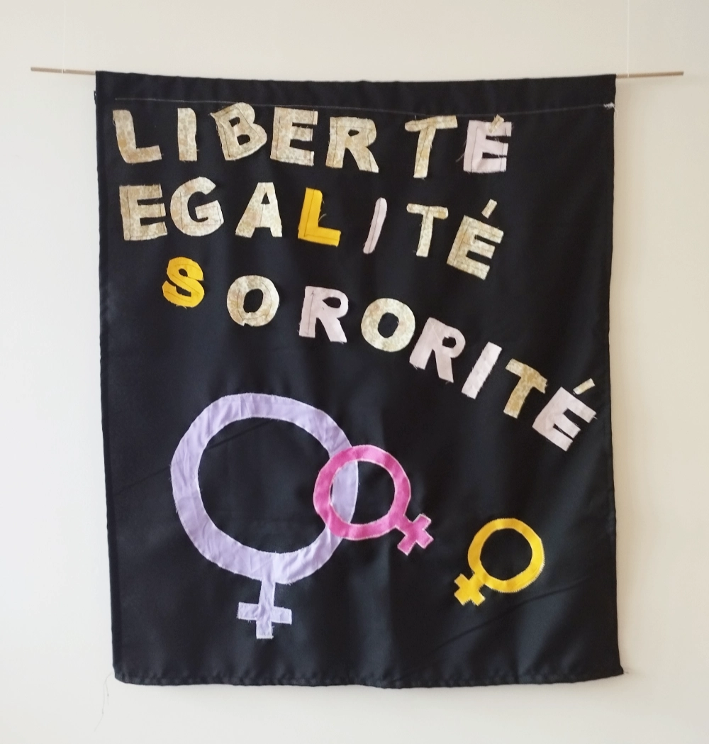 Travail de collage et broderie sur tissu Travail de collage et broderie sur tissu