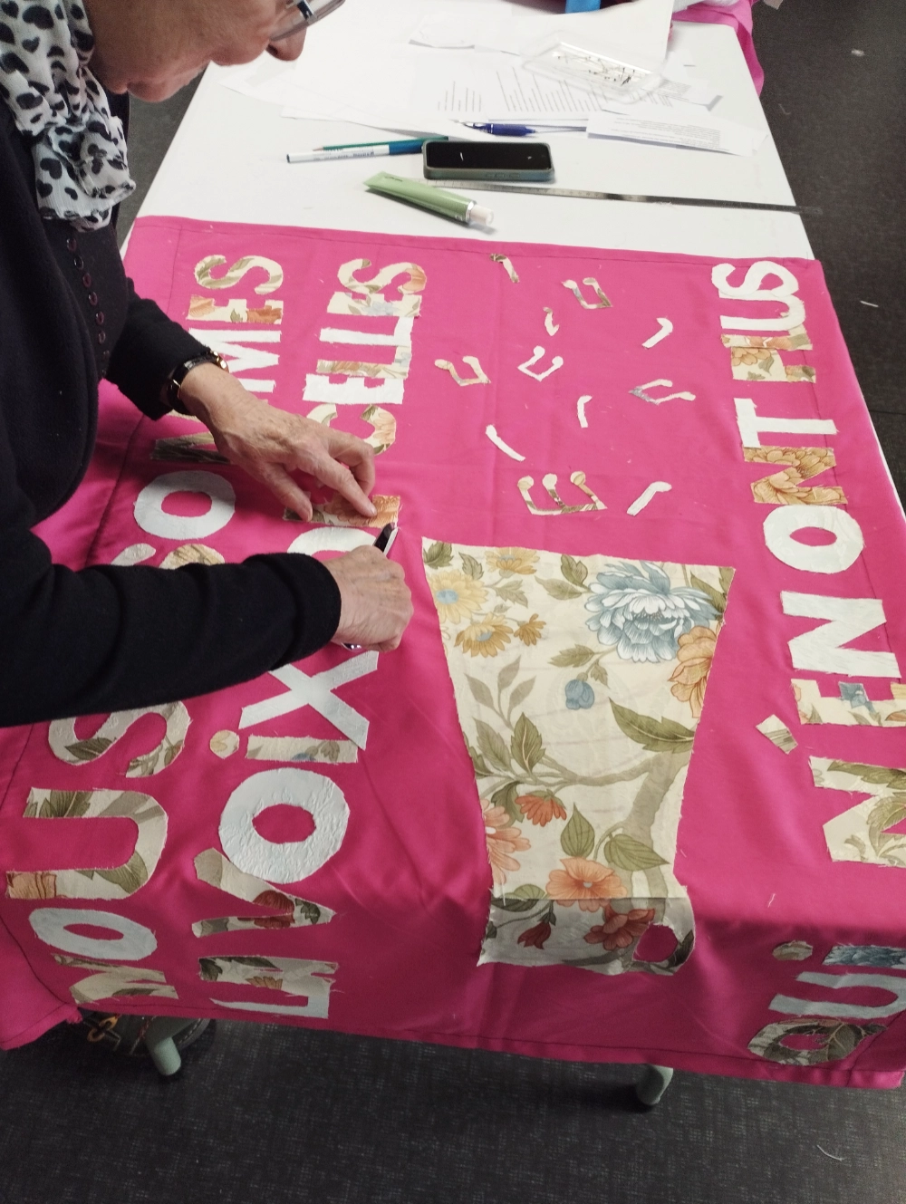 Travail de collage et broderie sur tissu Travail de collage et broderie sur tissu